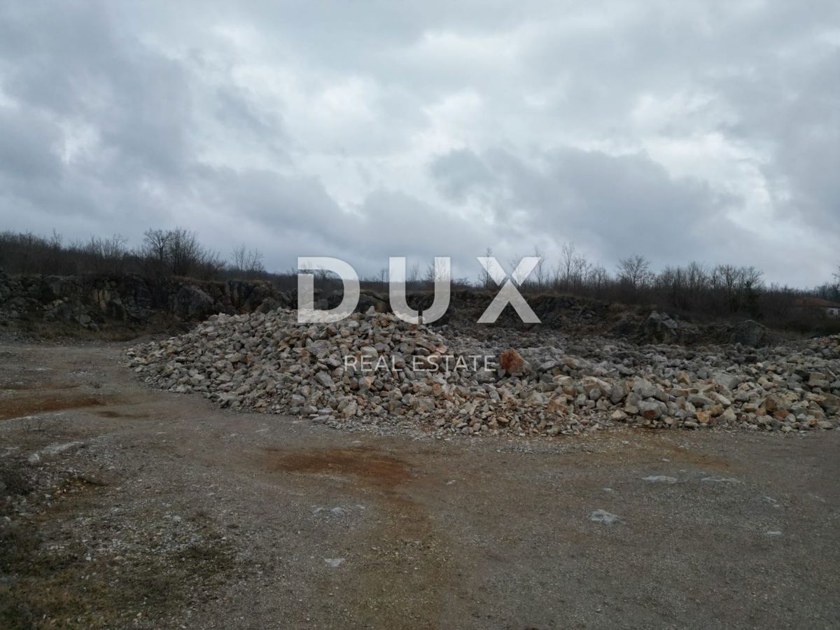MATULJI, PERMANI - Terreno edificabile di 8000 m2 nella zona di lavoro per un magazzino/capannone, ZONA M