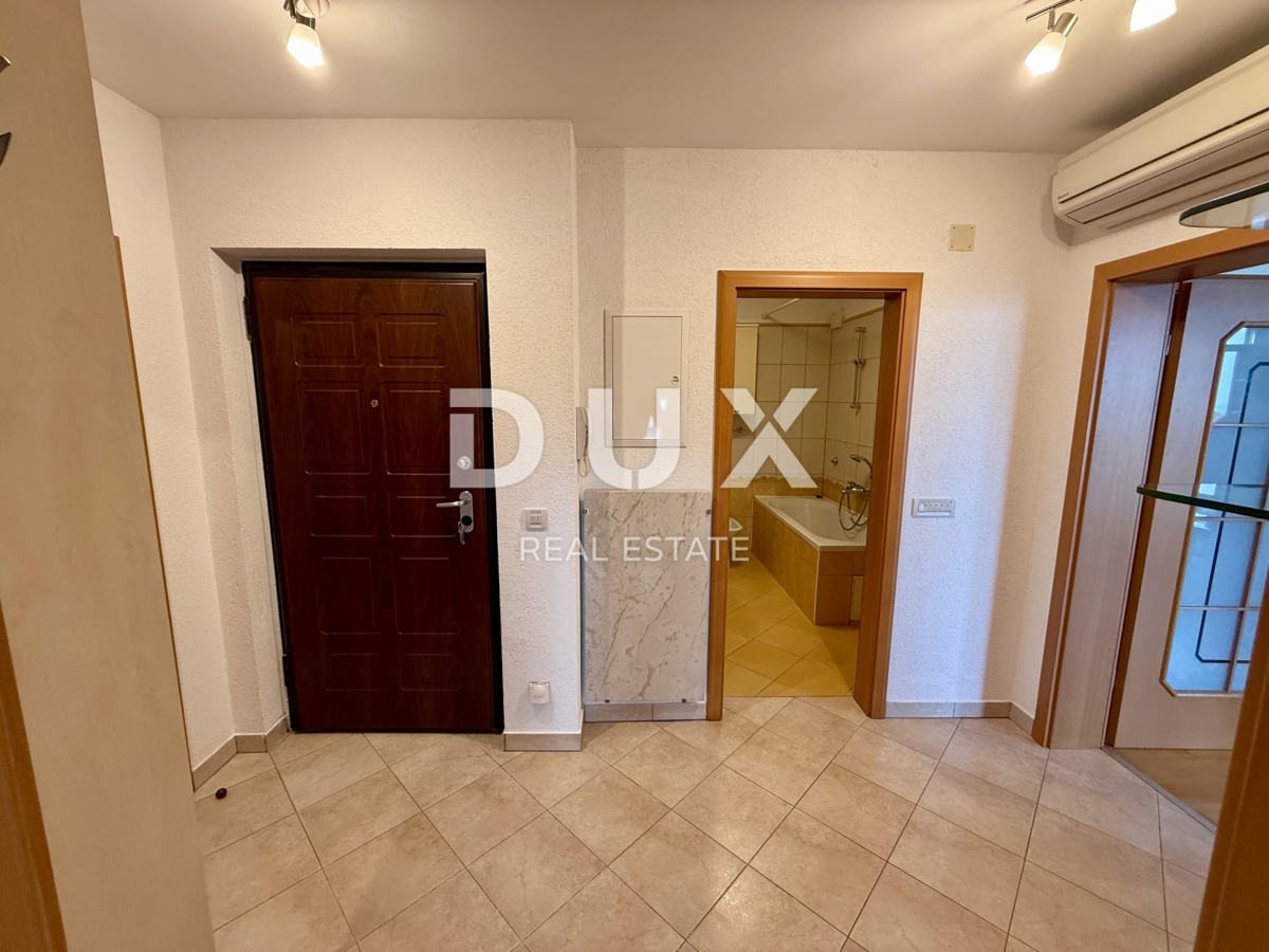 VIŠKOVO, MARINIĆI - 2 CAMERE DA LETTO + SOGGIORNO, 74 m2 - GARAGE e VISTA!