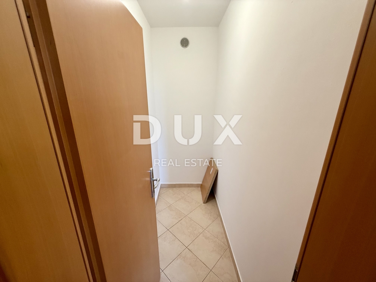 VIŠKOVO, MARINIĆI - 2 CAMERE DA LETTO + SOGGIORNO, 74 m2 - GARAGE e VISTA!