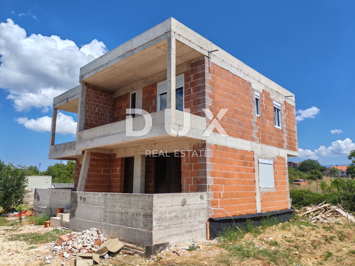 ZADAR, POLIČNIK - Bellissima villa bifamiliare con piscina in un ambiente tranquillo! A1