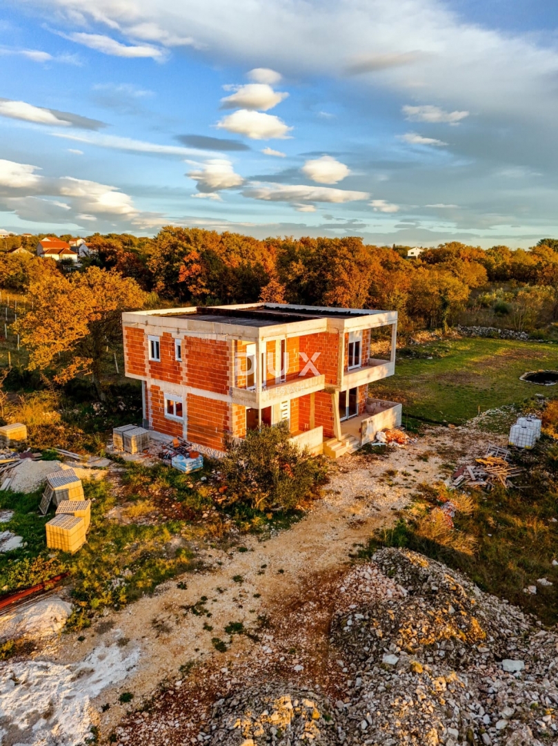 ZADAR, POLIČNIK - Bellissima villa bifamiliare con piscina in un ambiente tranquillo! A1