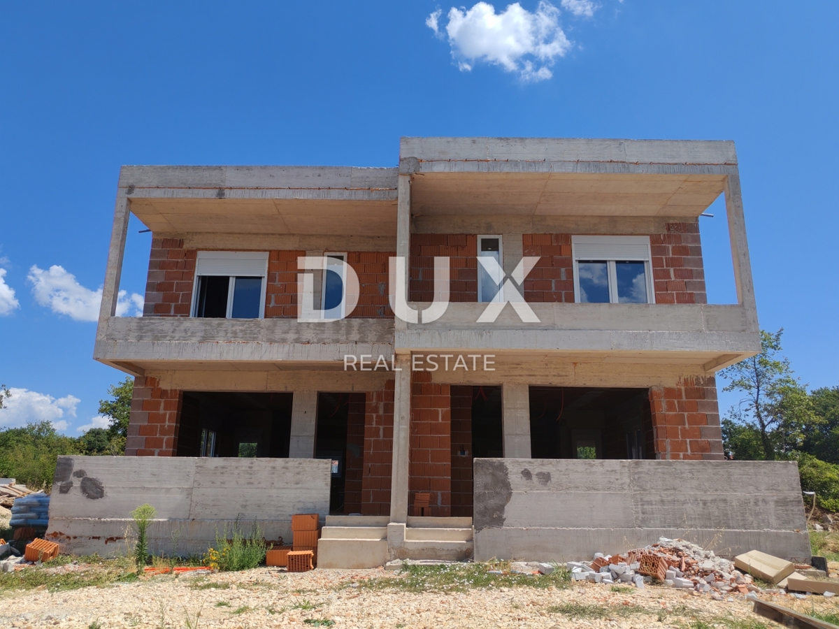 ZADAR, POLIČNIK - Bellissima villa bifamiliare con piscina in un ambiente tranquillo! A1