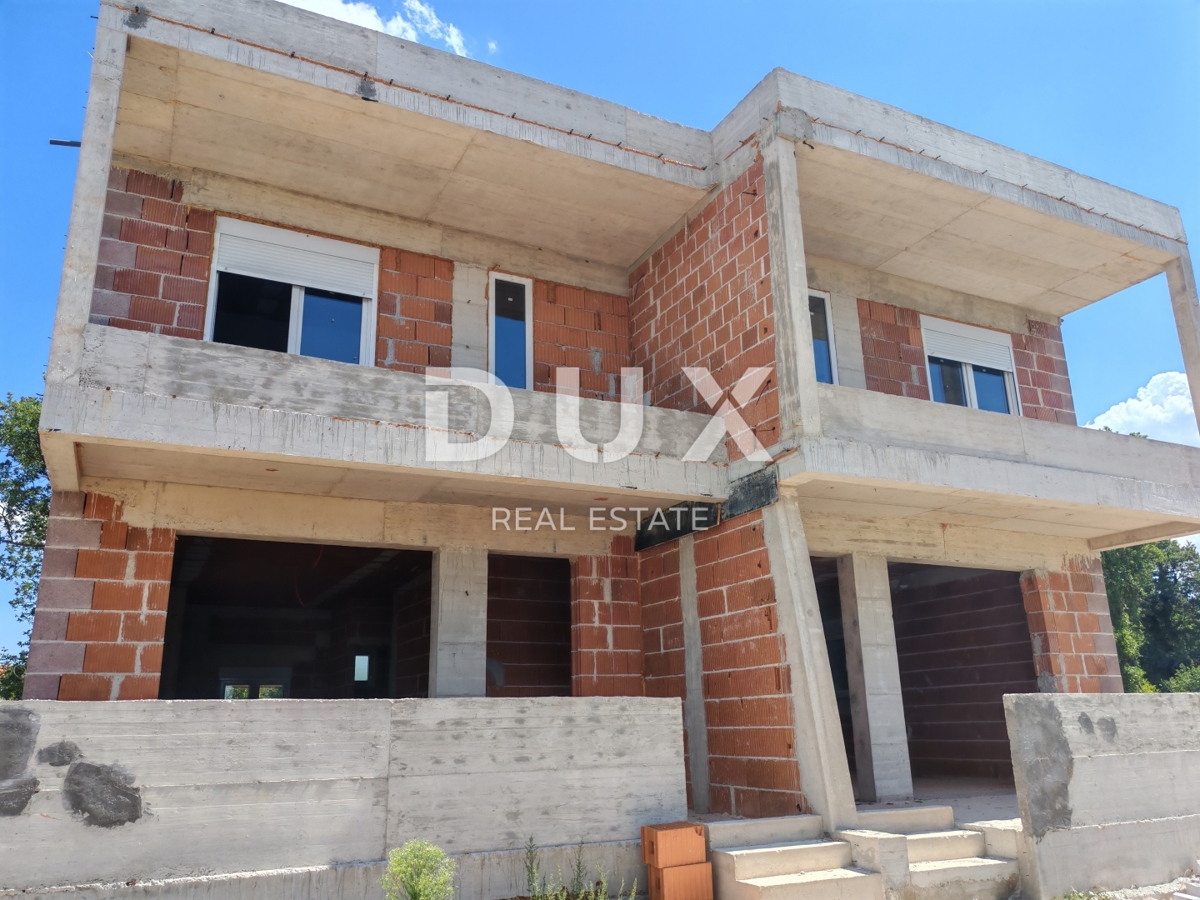 ZADAR, POLIČNIK - Bellissima villa bifamiliare con piscina in un ambiente tranquillo! A1