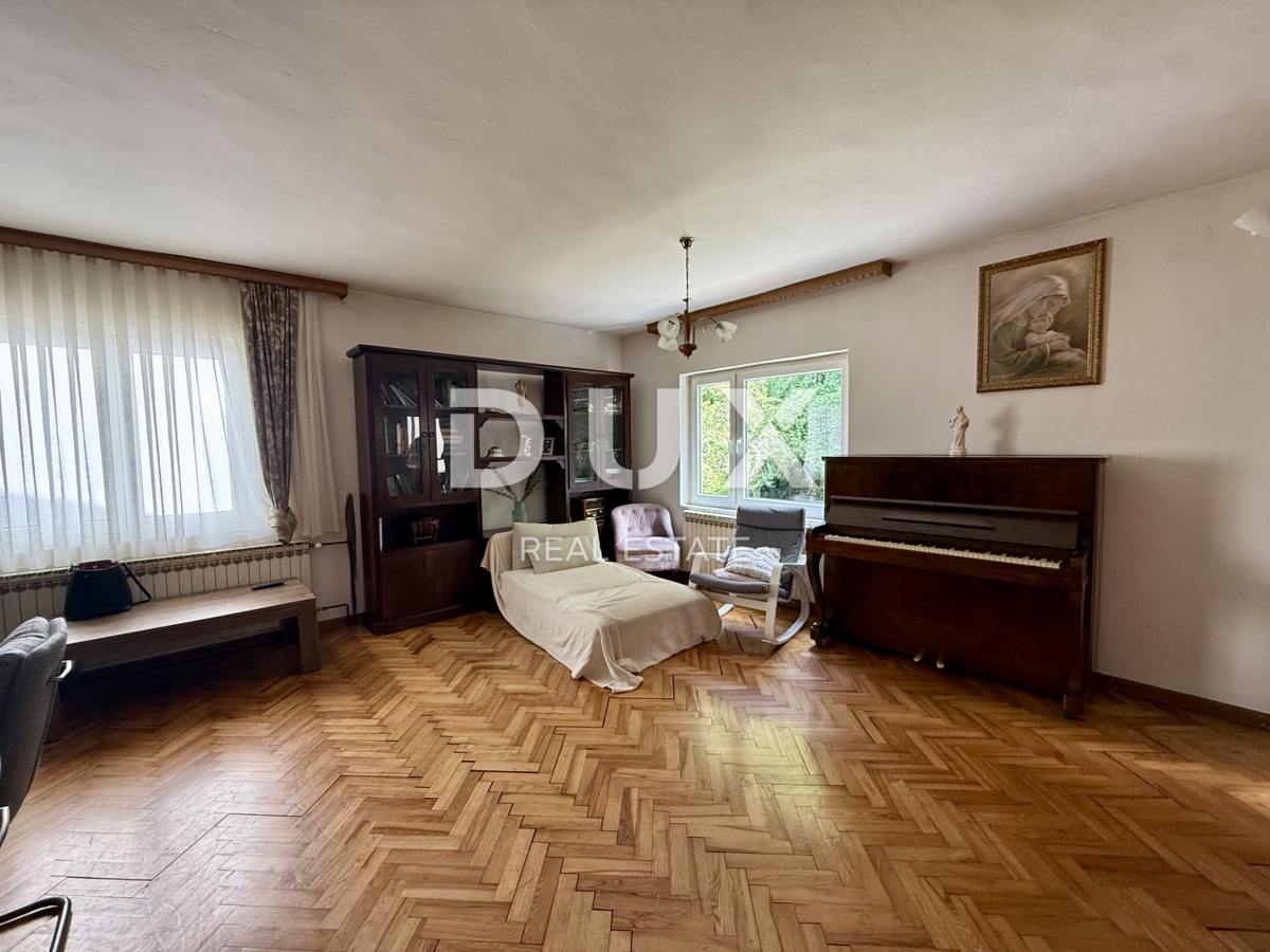 ZAGABRIA, ČRNOMEREC - Spaziosa casa su tre piani con garage!