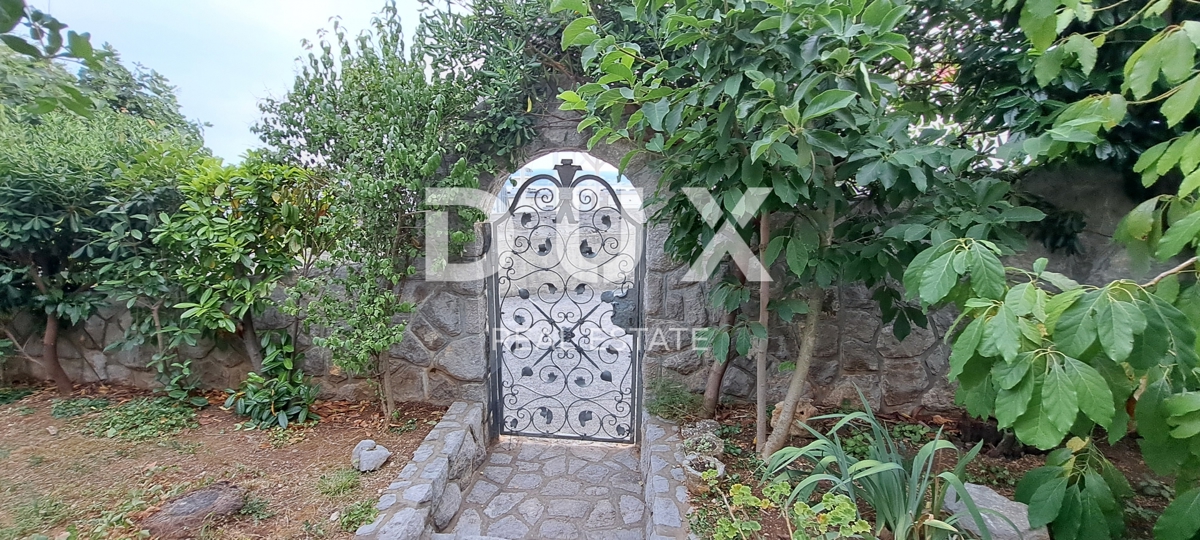 CRIKVENICA - Casa indipendente di 300 m2, a soli 100 m dal mare