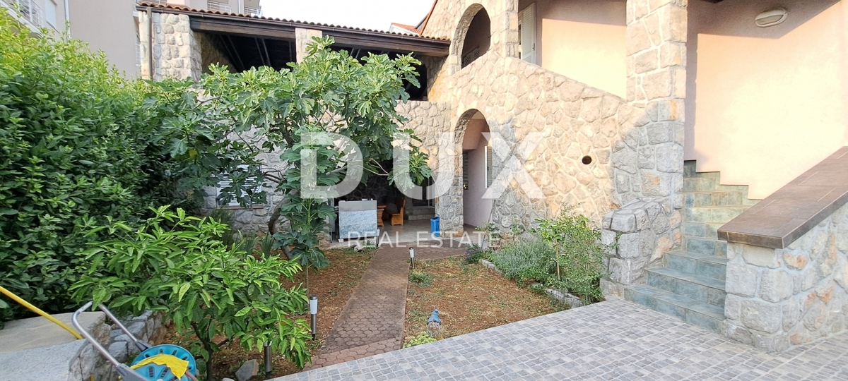 CRIKVENICA - Casa indipendente di 300 m2, a soli 100 m dal mare