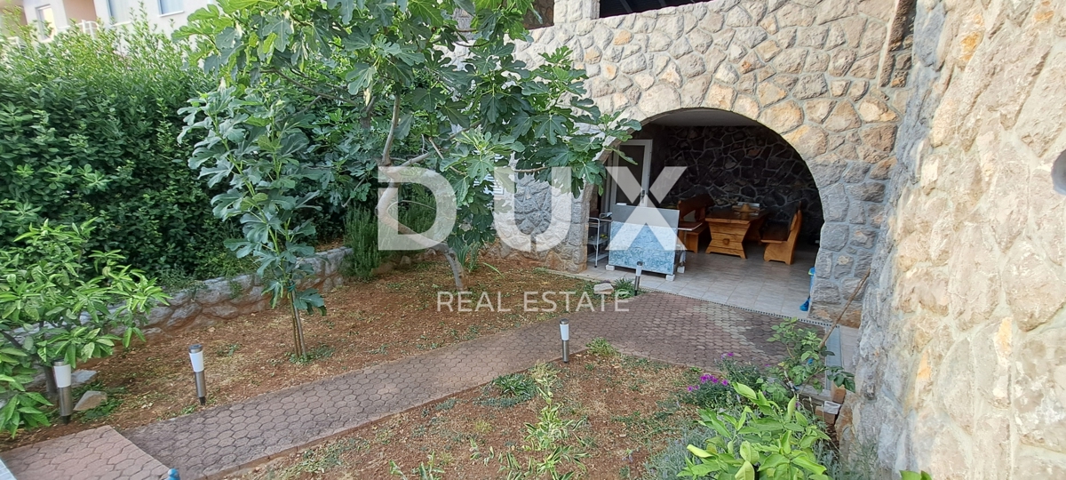 CRIKVENICA - Casa indipendente di 300 m2, a soli 100 m dal mare