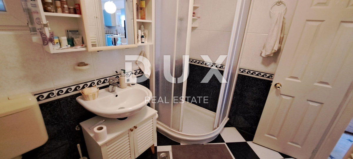 CRIKVENICA - Casa indipendente di 300 m2, a soli 100 m dal mare