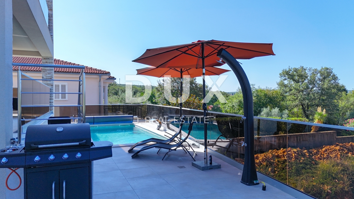 ISOLA DI KRK, MALINSKA - Una villa moderna che ha tutto. E anche di più.