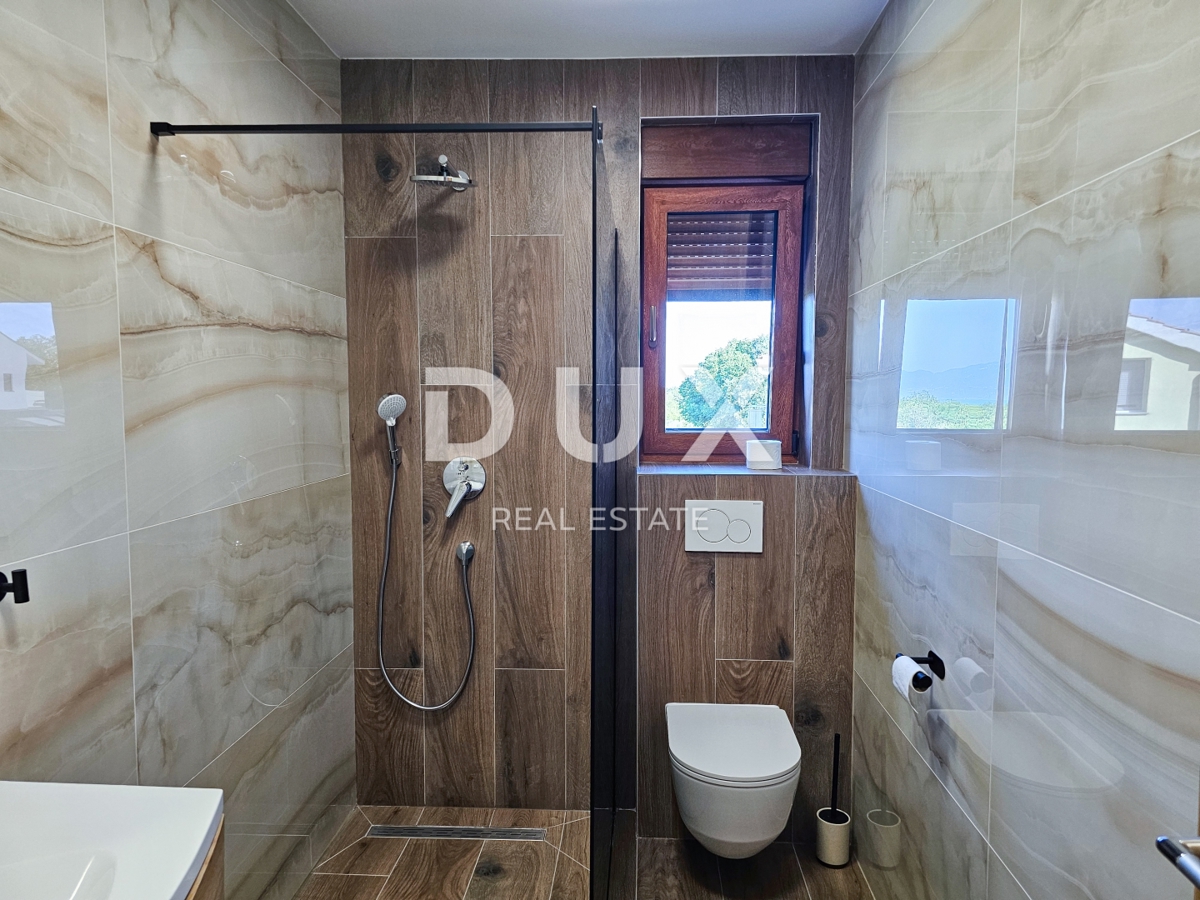 ISOLA DI KRK, MALINSKA - Una villa moderna che ha tutto. E anche di più.