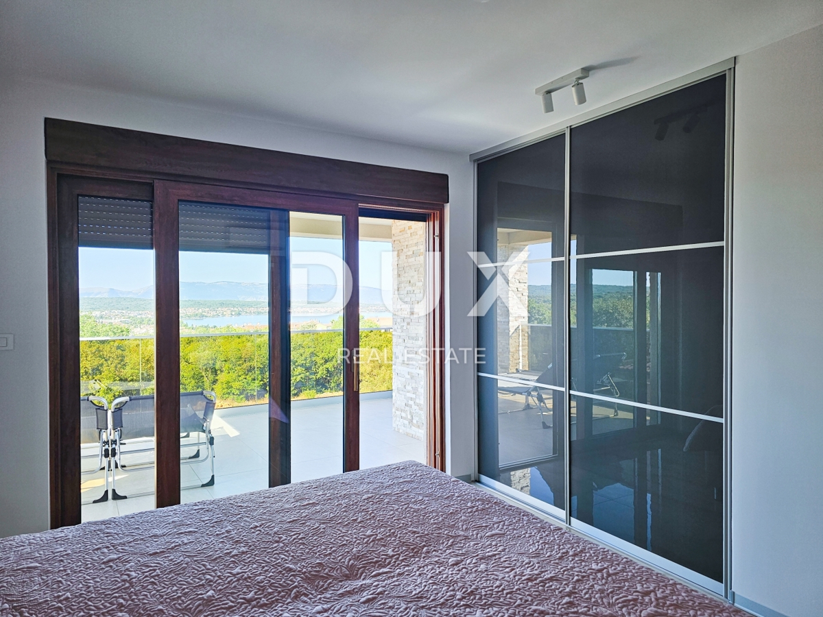 ISOLA DI KRK, MALINSKA - Una villa moderna che ha tutto. E anche di più.