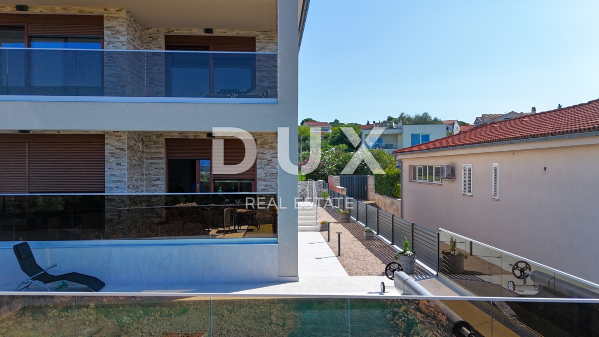 ISOLA DI KRK, MALINSKA - Una villa moderna che ha tutto. E anche di più.