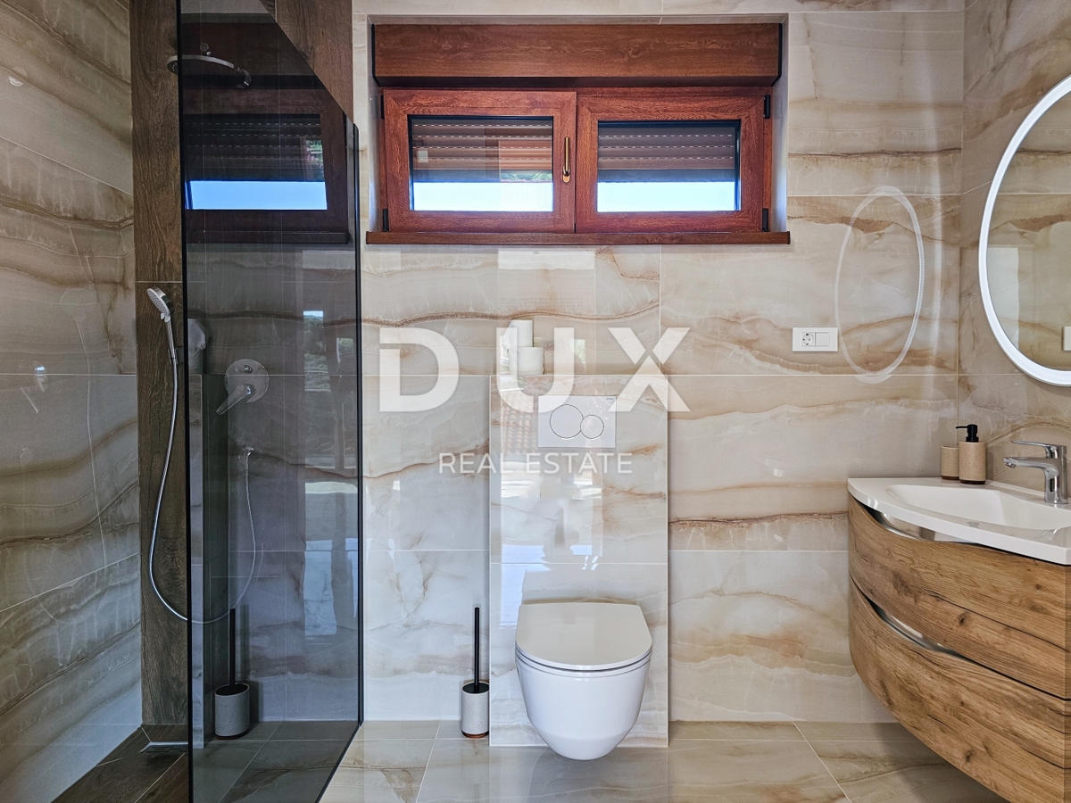 ISOLA DI KRK, MALINSKA - Una villa moderna che ha tutto. E anche di più.