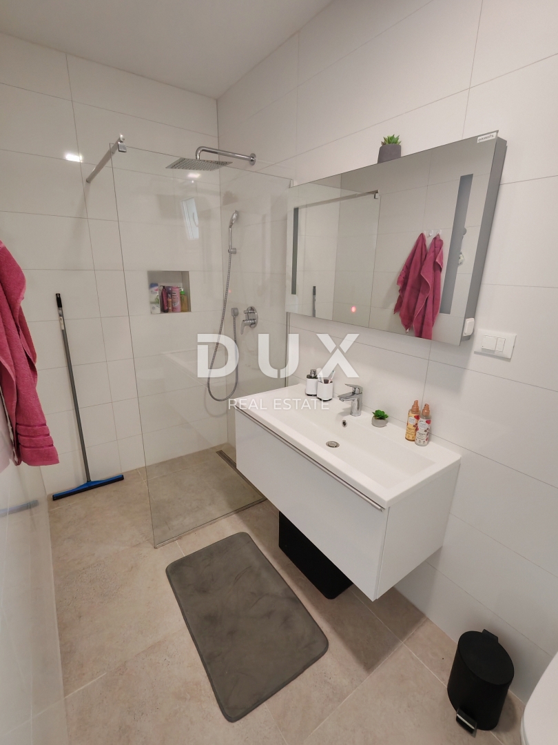 ZADAR, NIN - Moderna casa bifamiliare! Piscina, riscaldamento a pavimento, pompa di calore, vista mare...