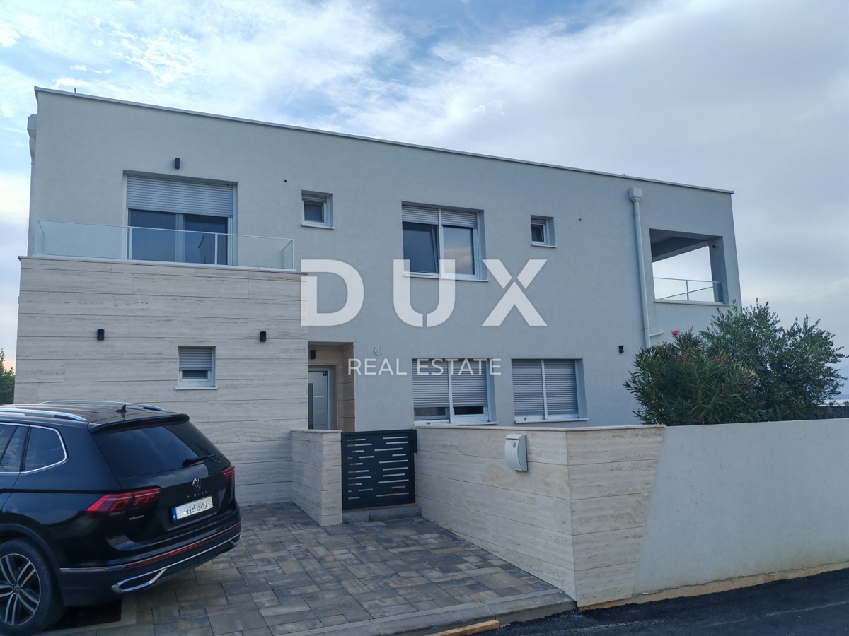 ZADAR, NIN - Moderna casa bifamiliare! Piscina, riscaldamento a pavimento, pompa di calore, vista mare...