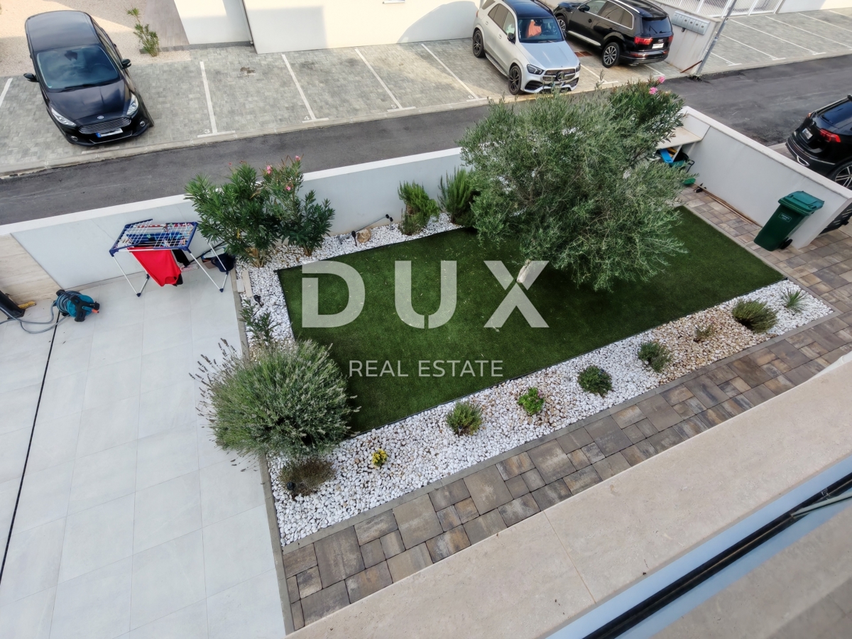 ZADAR, NIN - Moderna casa bifamiliare! Piscina, riscaldamento a pavimento, pompa di calore, vista mare...