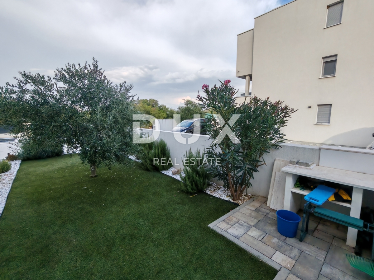 ZADAR, NIN - Moderna casa bifamiliare! Piscina, riscaldamento a pavimento, pompa di calore, vista mare...