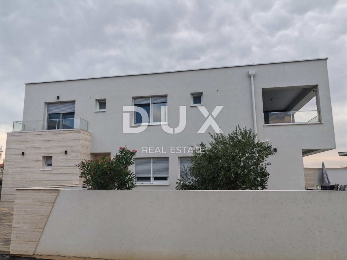 ZADAR, NIN - Moderna casa bifamiliare! Piscina, riscaldamento a pavimento, pompa di calore, vista mare...