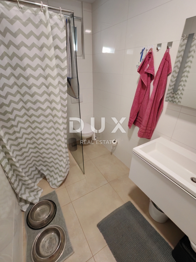 ZADAR, NIN - Moderna casa bifamiliare! Piscina, riscaldamento a pavimento, pompa di calore, vista mare...