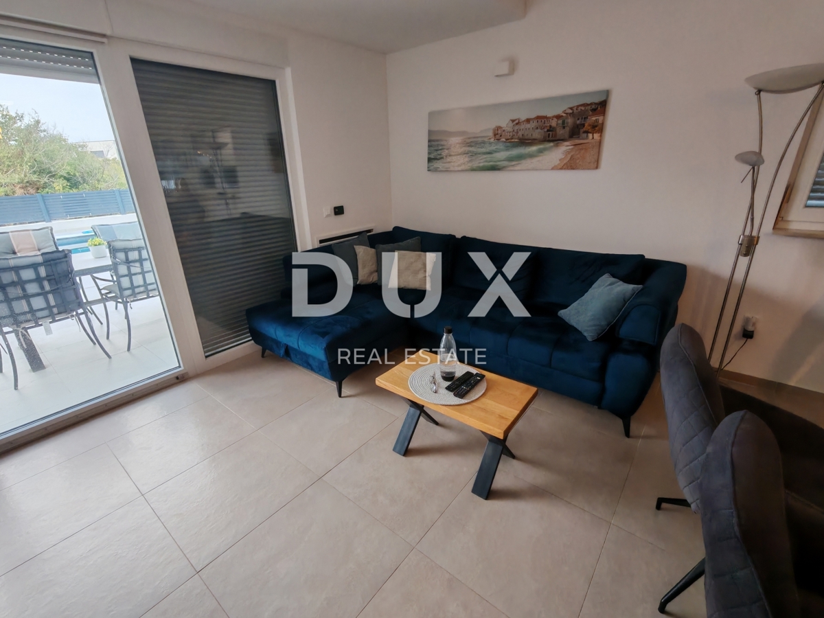 ZADAR, NIN - Moderna casa bifamiliare! Piscina, riscaldamento a pavimento, pompa di calore, vista mare...