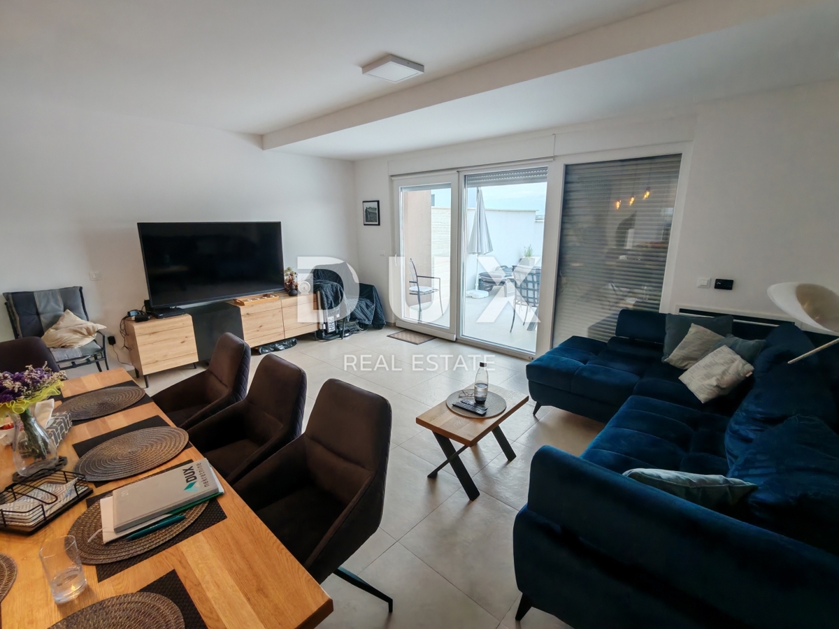 ZADAR, NIN - Moderna casa bifamiliare! Piscina, riscaldamento a pavimento, pompa di calore, vista mare...