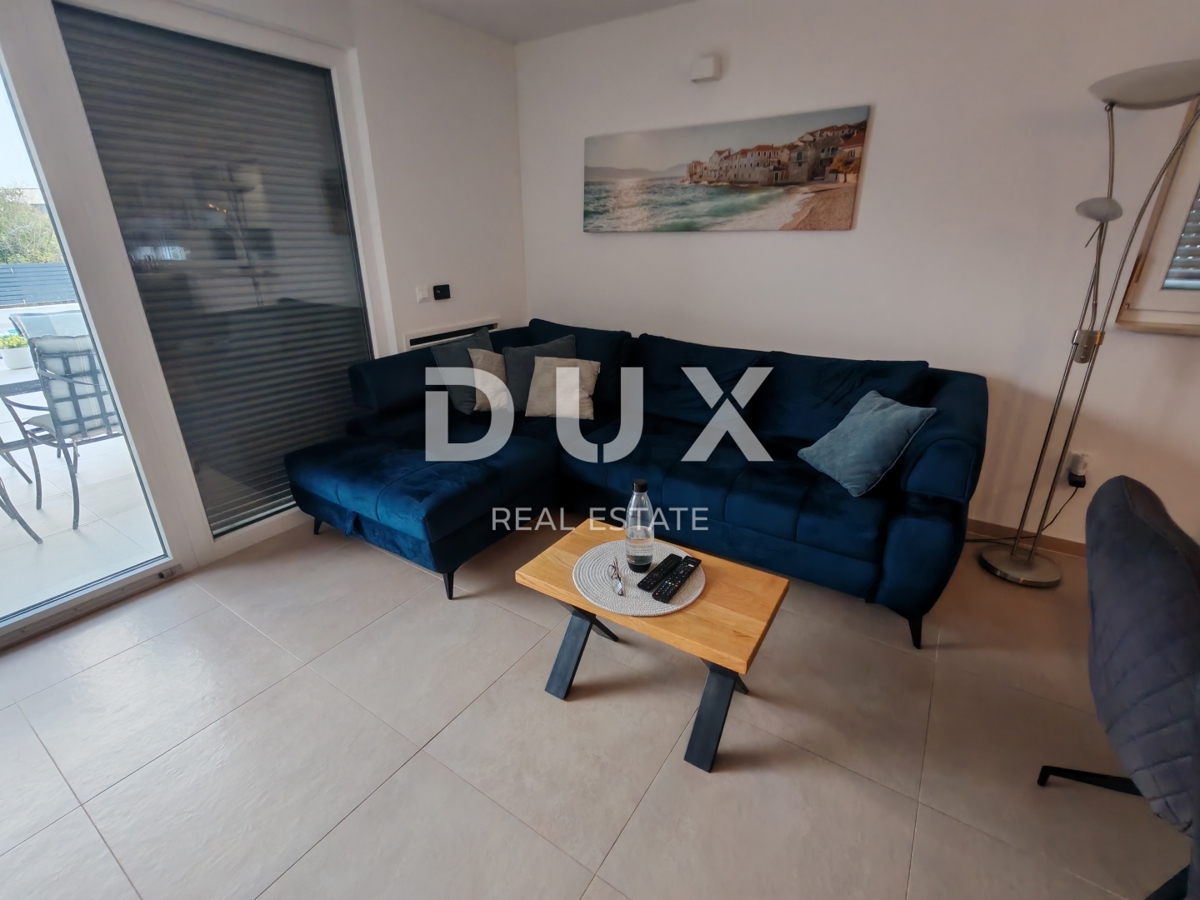 ZADAR, NIN - Moderna casa bifamiliare! Piscina, riscaldamento a pavimento, pompa di calore, vista mare...