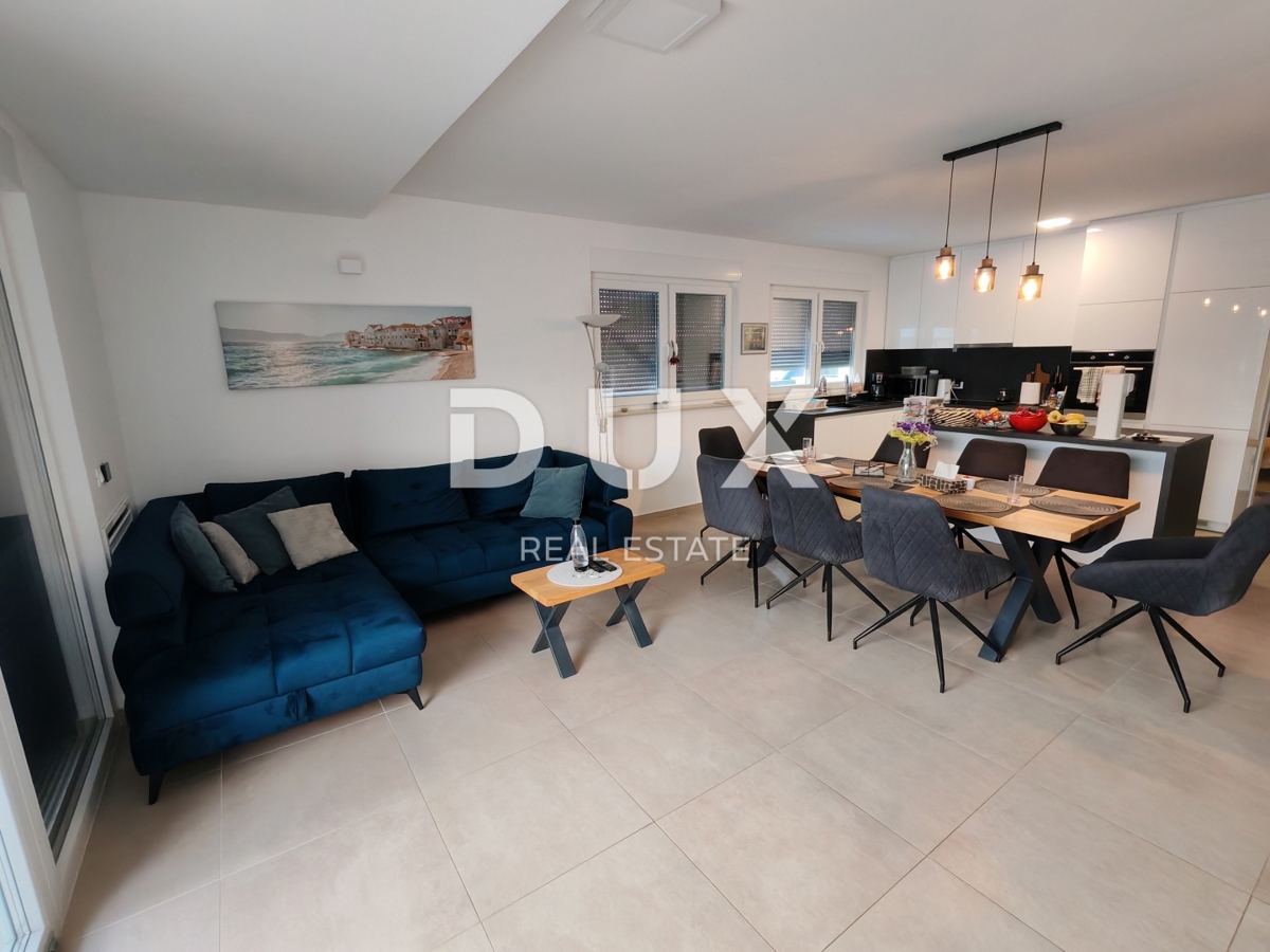 ZADAR, NIN - Moderna casa bifamiliare! Piscina, riscaldamento a pavimento, pompa di calore, vista mare...