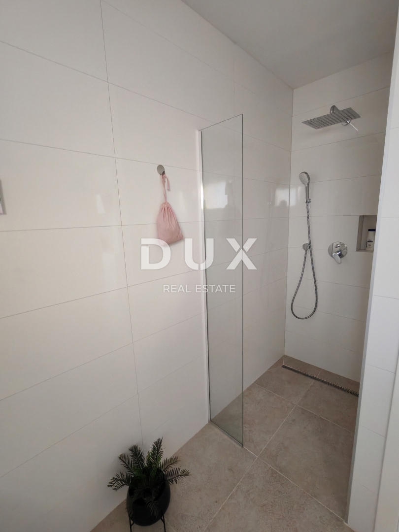 ZADAR, NIN - Moderna casa bifamiliare! Piscina, riscaldamento a pavimento, pompa di calore, vista mare...