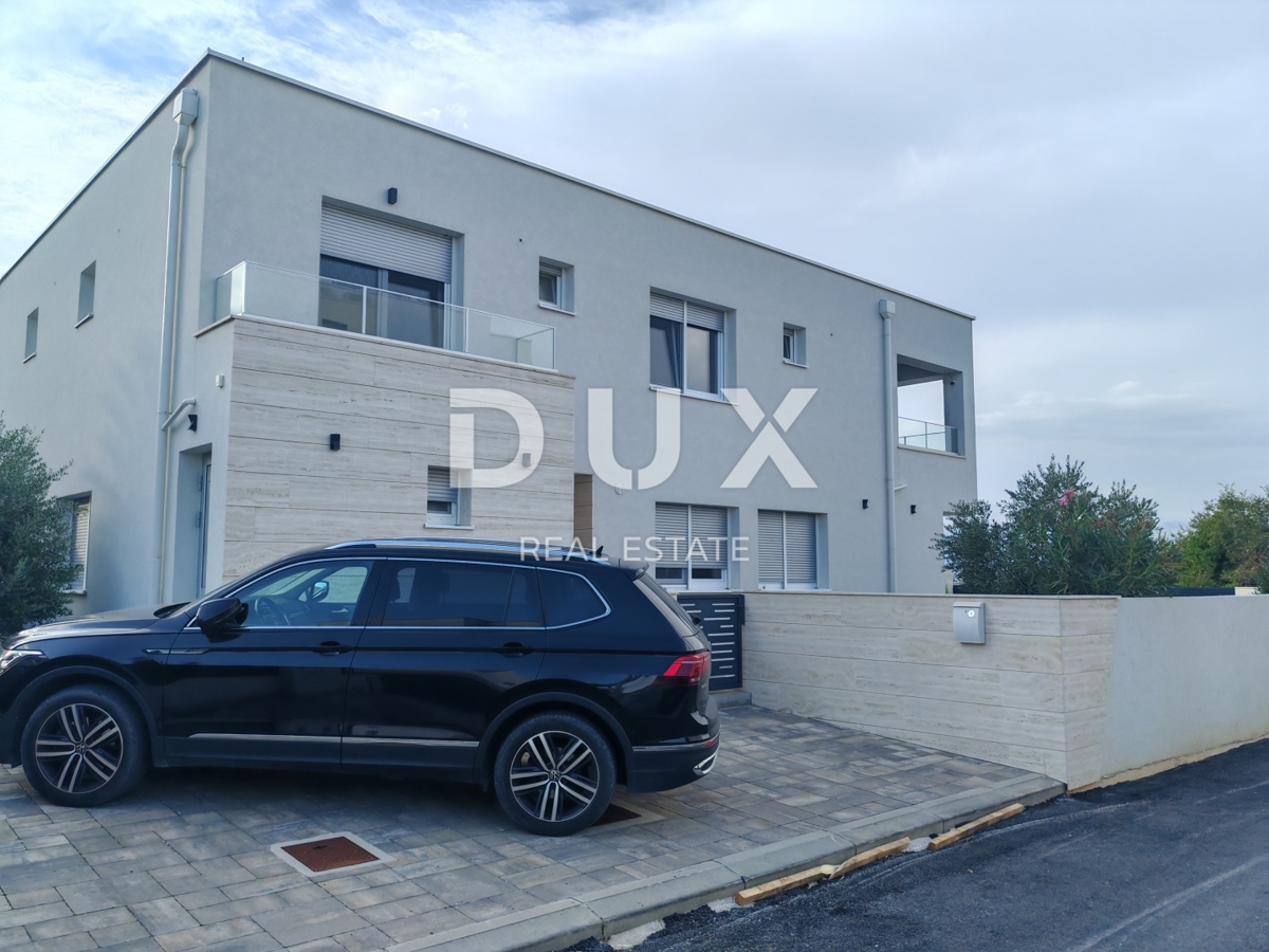 ZADAR, NIN - Moderna casa bifamiliare! Piscina, riscaldamento a pavimento, pompa di calore, vista mare...