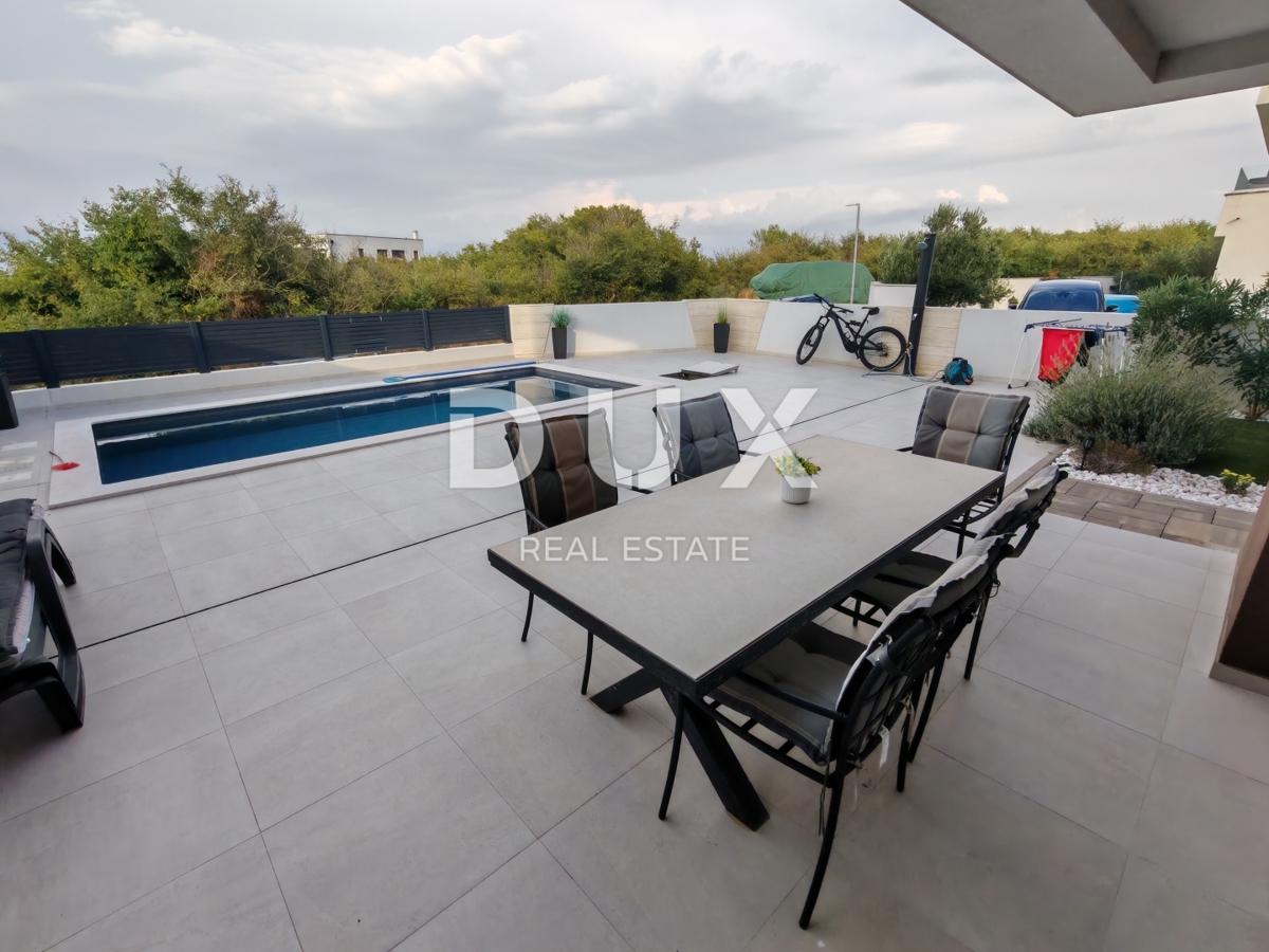 ZADAR, NIN - Moderna casa bifamiliare! Piscina, riscaldamento a pavimento, pompa di calore, vista mare...