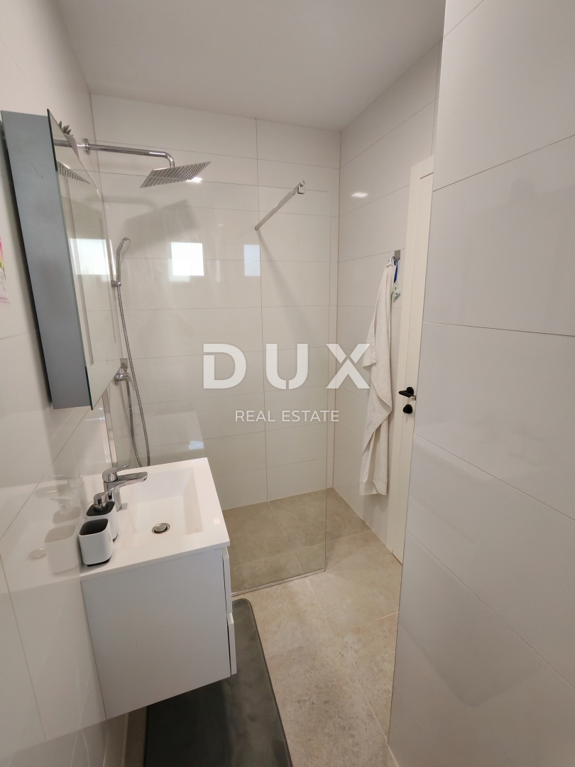 ZADAR, NIN - Moderna casa bifamiliare! Piscina, riscaldamento a pavimento, pompa di calore, vista mare...