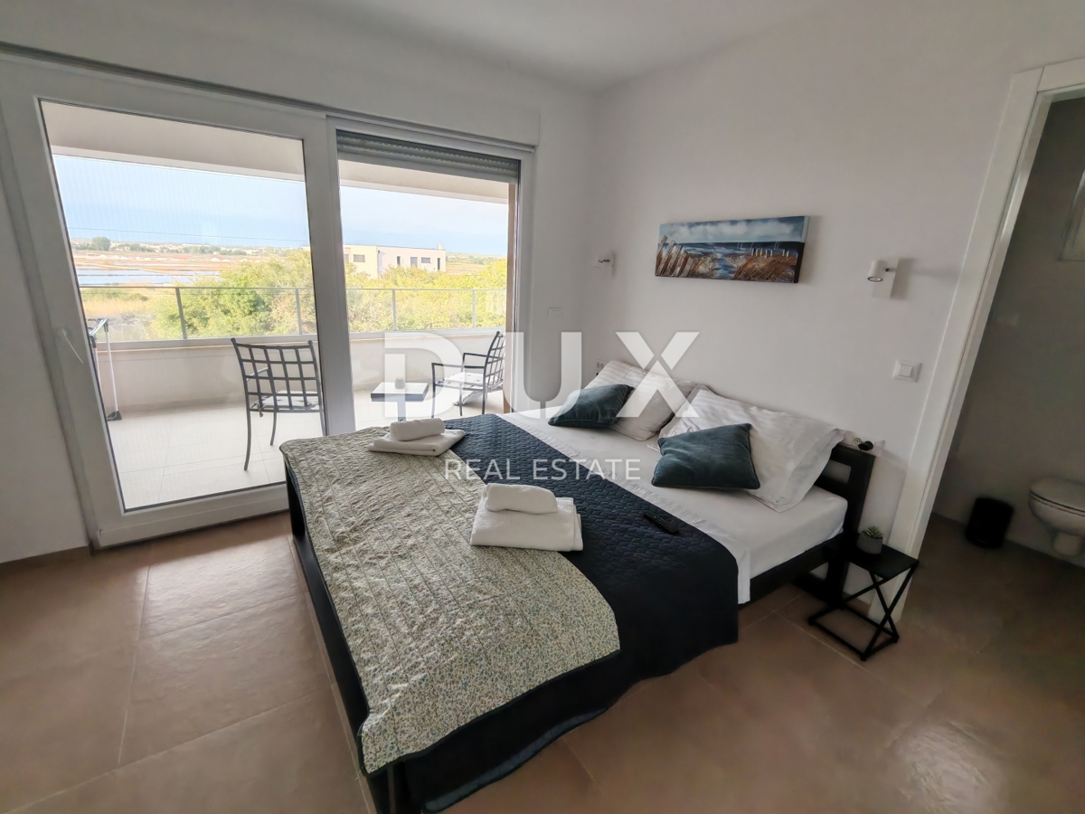 ZADAR, NIN - Moderna casa bifamiliare! Piscina, riscaldamento a pavimento, pompa di calore, vista mare...