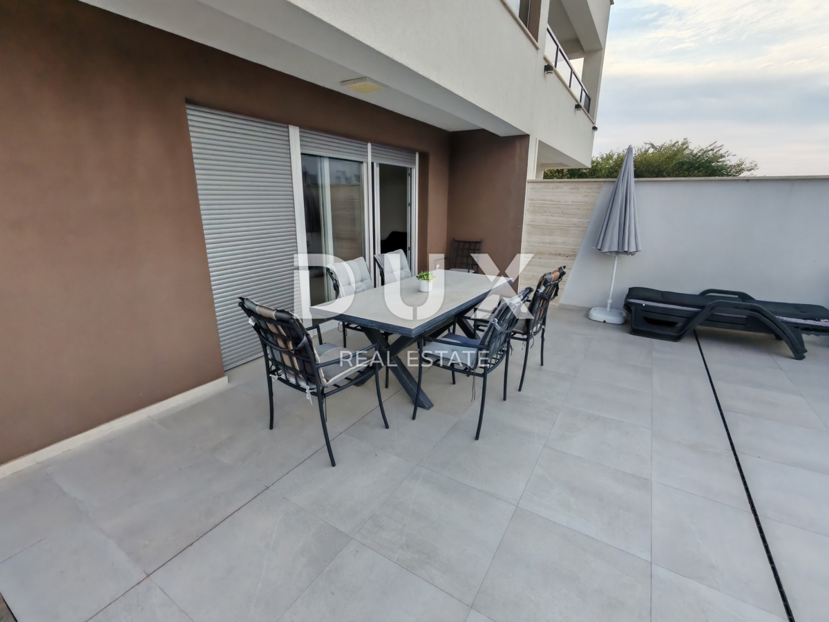 ZADAR, NIN - Moderna casa bifamiliare! Piscina, riscaldamento a pavimento, pompa di calore, vista mare...