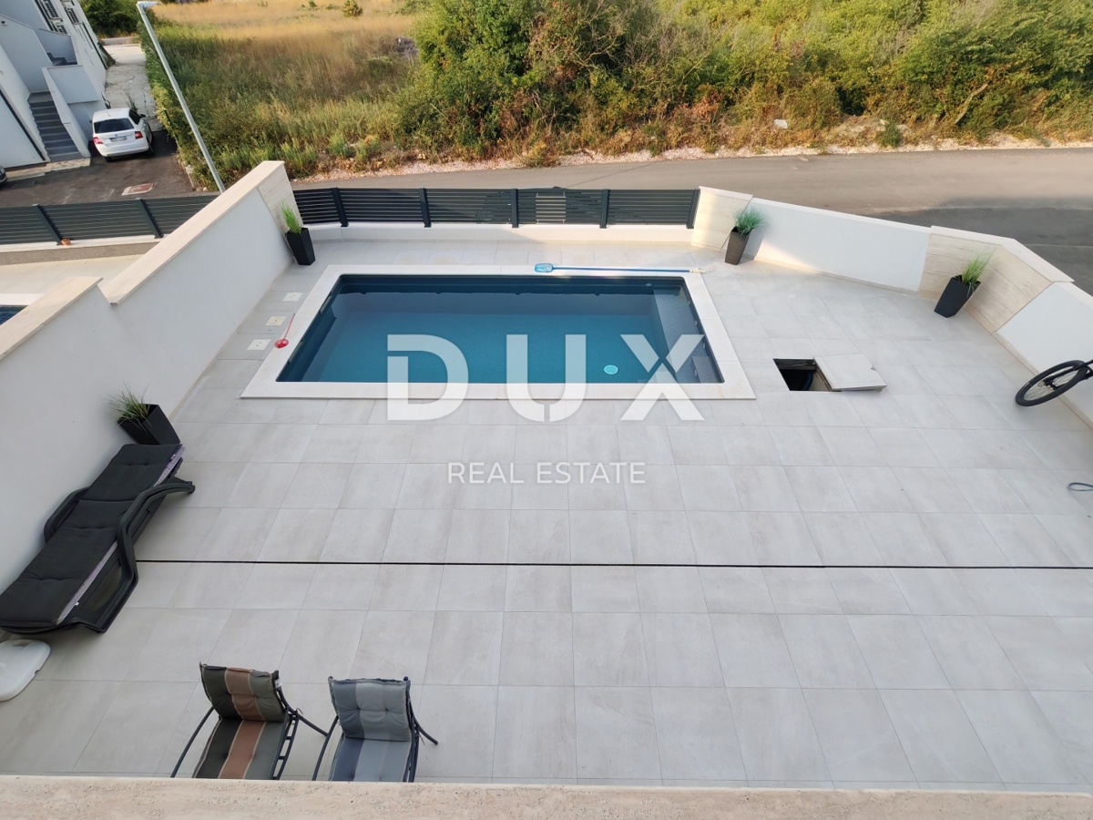 ZADAR, NIN - Moderna casa bifamiliare! Piscina, riscaldamento a pavimento, pompa di calore, vista mare...