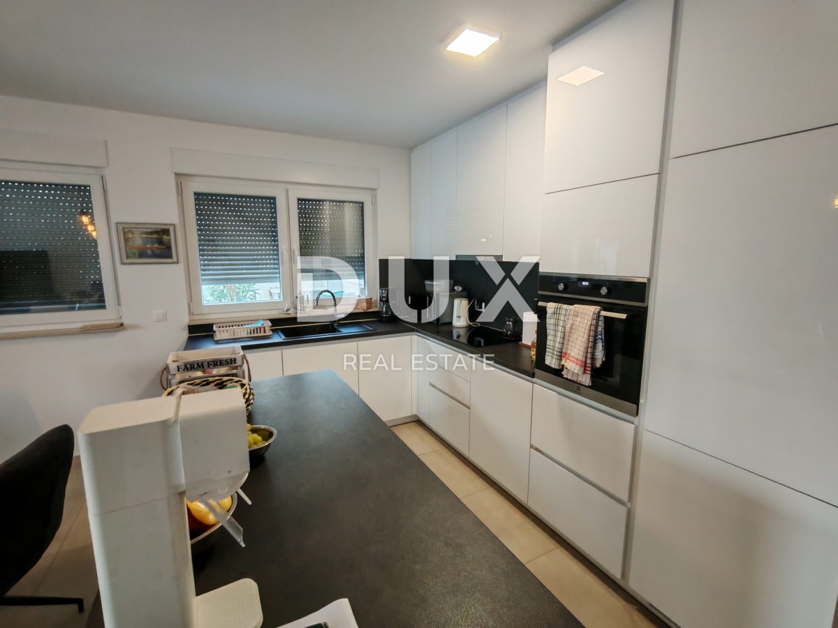 ZADAR, NIN - Moderna casa bifamiliare! Piscina, riscaldamento a pavimento, pompa di calore, vista mare...