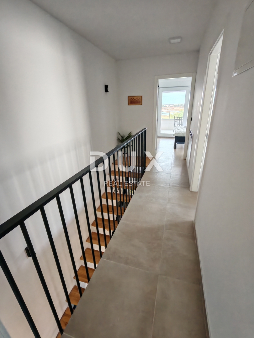 ZADAR, NIN - Moderna casa bifamiliare! Piscina, riscaldamento a pavimento, pompa di calore, vista mare...