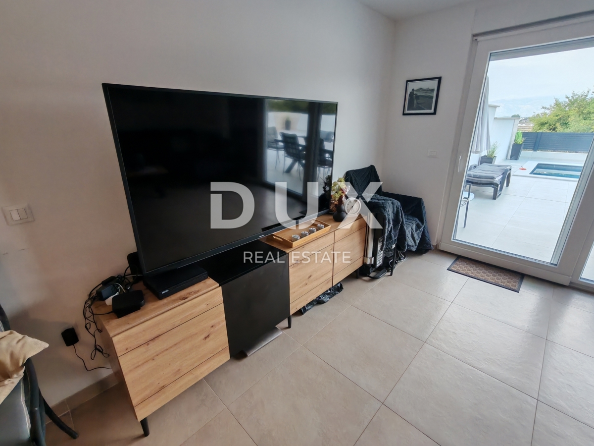 ZADAR, NIN - Moderna casa bifamiliare! Piscina, riscaldamento a pavimento, pompa di calore, vista mare...