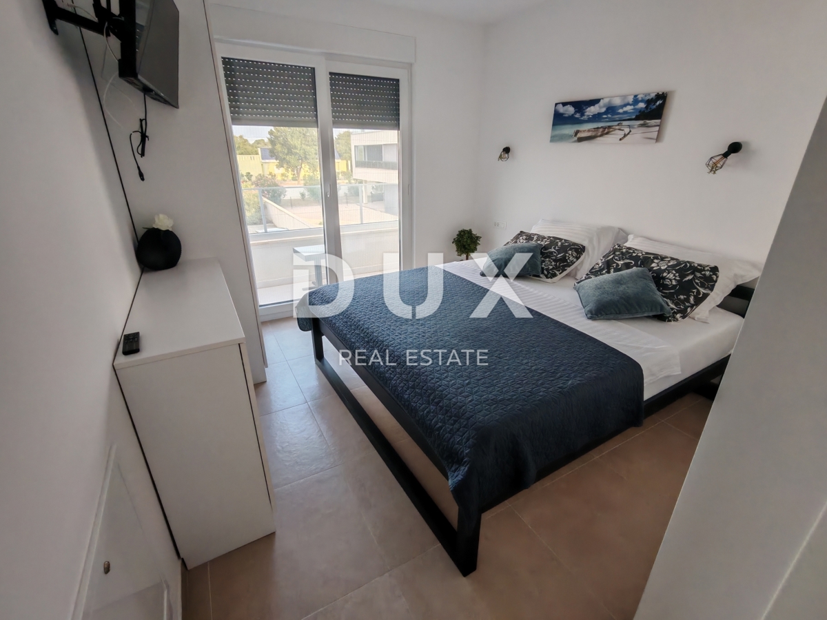 ZADAR, NIN - Moderna casa bifamiliare! Piscina, riscaldamento a pavimento, pompa di calore, vista mare...