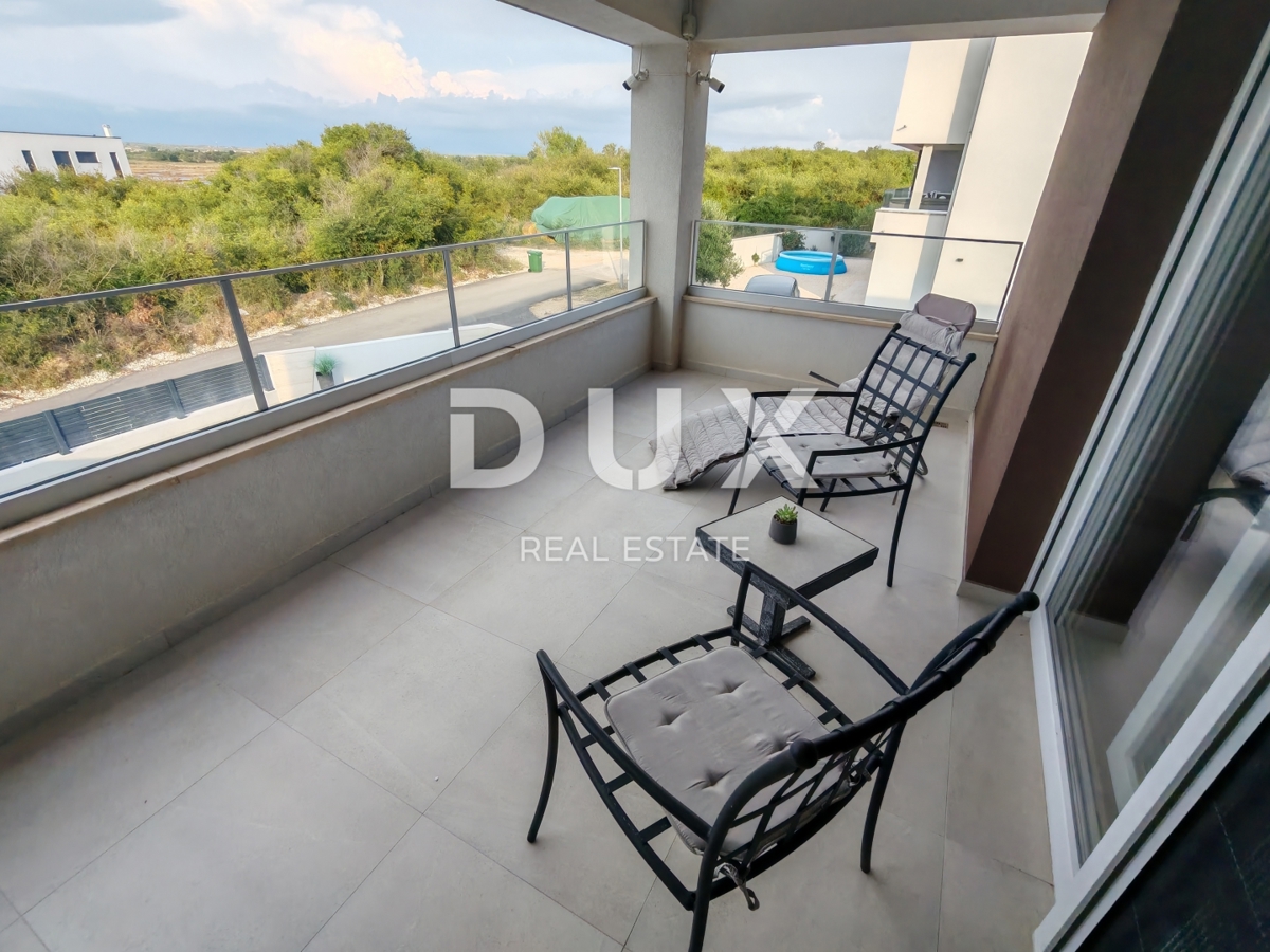 ZADAR, NIN - Moderna casa bifamiliare! Piscina, riscaldamento a pavimento, pompa di calore, vista mare...