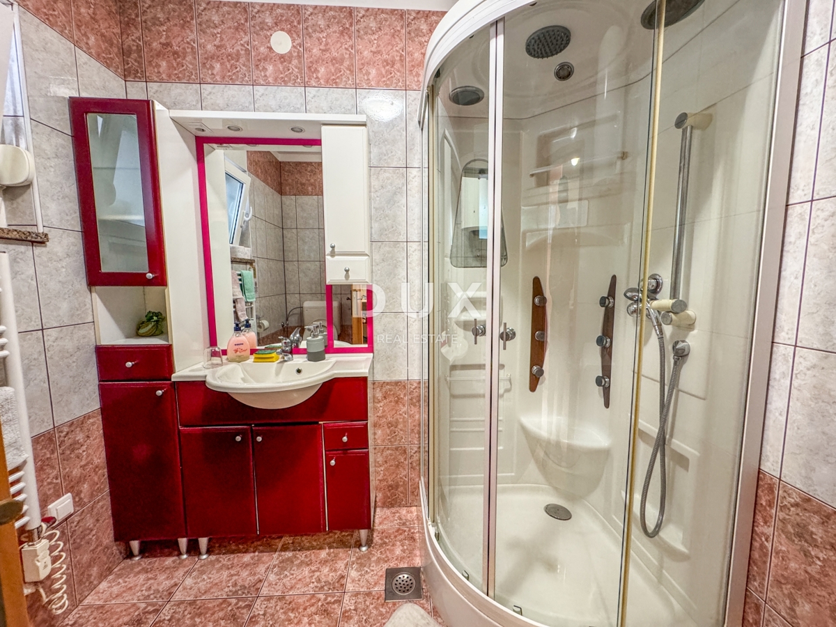 OPATIJA, MOŠĆENIČKA DRAGA - appartamento con terrazza al piano terra, a 4 minuti a piedi dalla spiaggia, GARAGE!