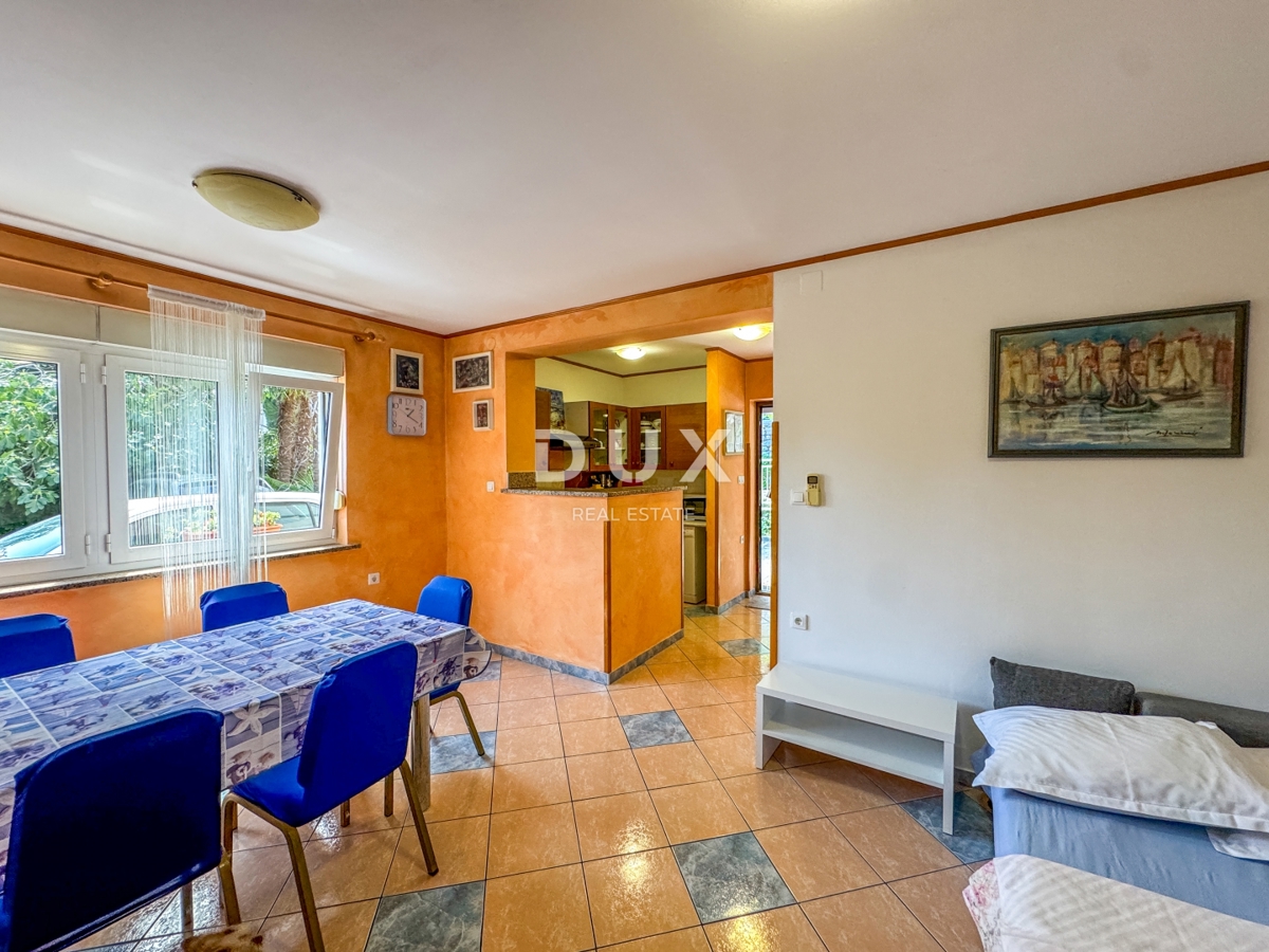 OPATIJA, MOŠĆENIČKA DRAGA - appartamento con terrazza al piano terra, a 4 minuti a piedi dalla spiaggia, GARAGE!