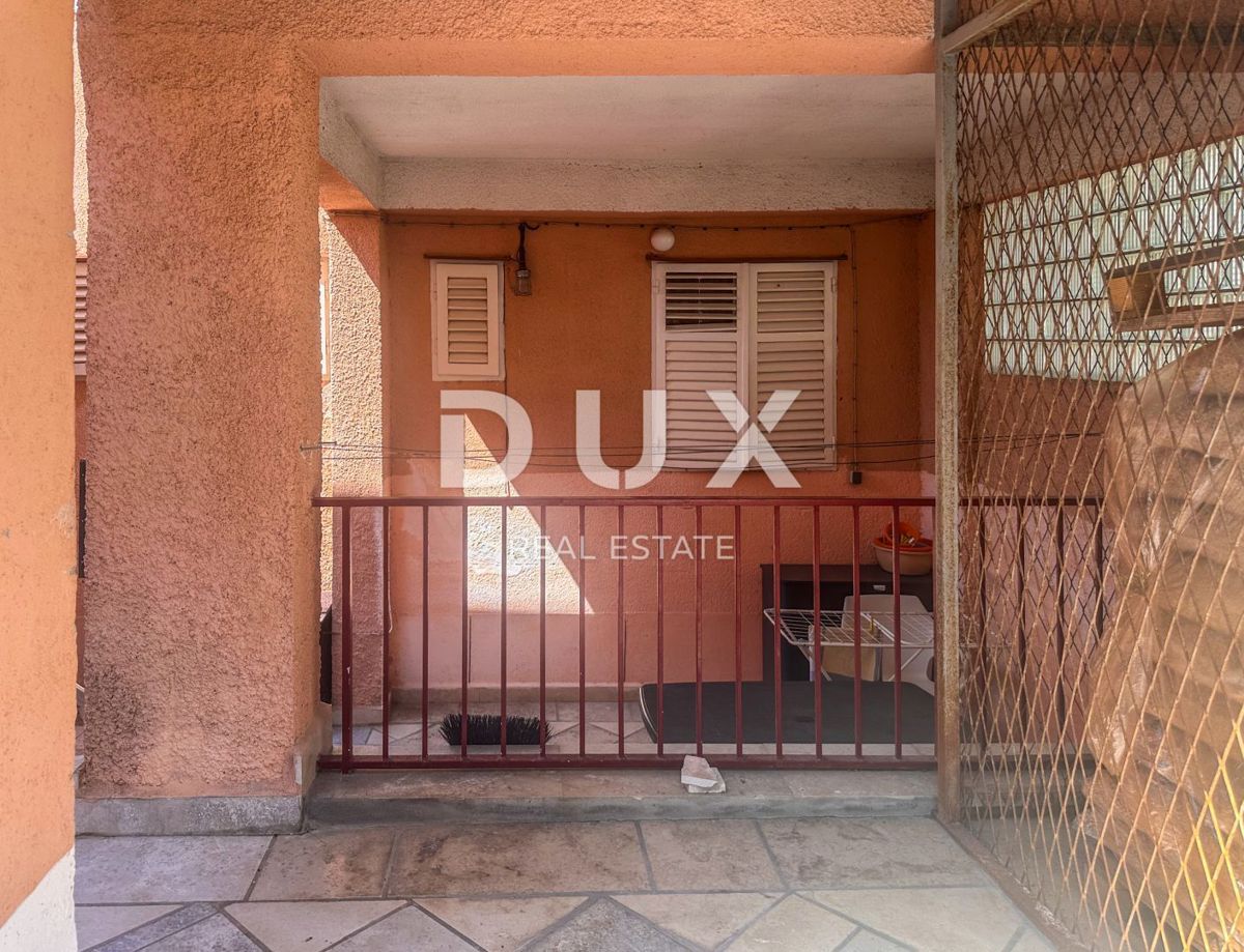 CRIKVENICA - Appartamento diviso in due appartamenti con una bellissima vista sul mare. GARAGE!