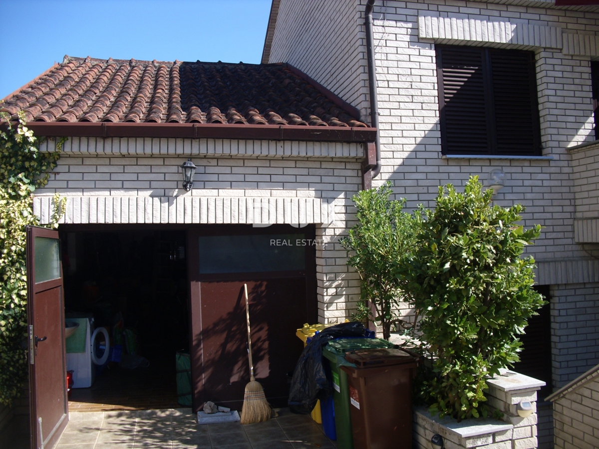 ISOLA DI KRK, BAIA DI SOLINE - Casa indipendente a 100 m dal mare