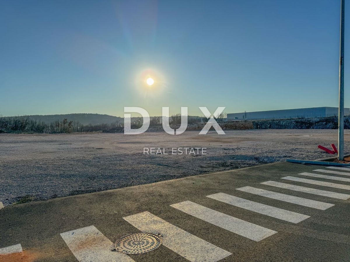 RIJEKA, KUKULJANOVO – Nuovo – Terreno di 2350 m2 nel centro della zona industriale con permesso di costruire