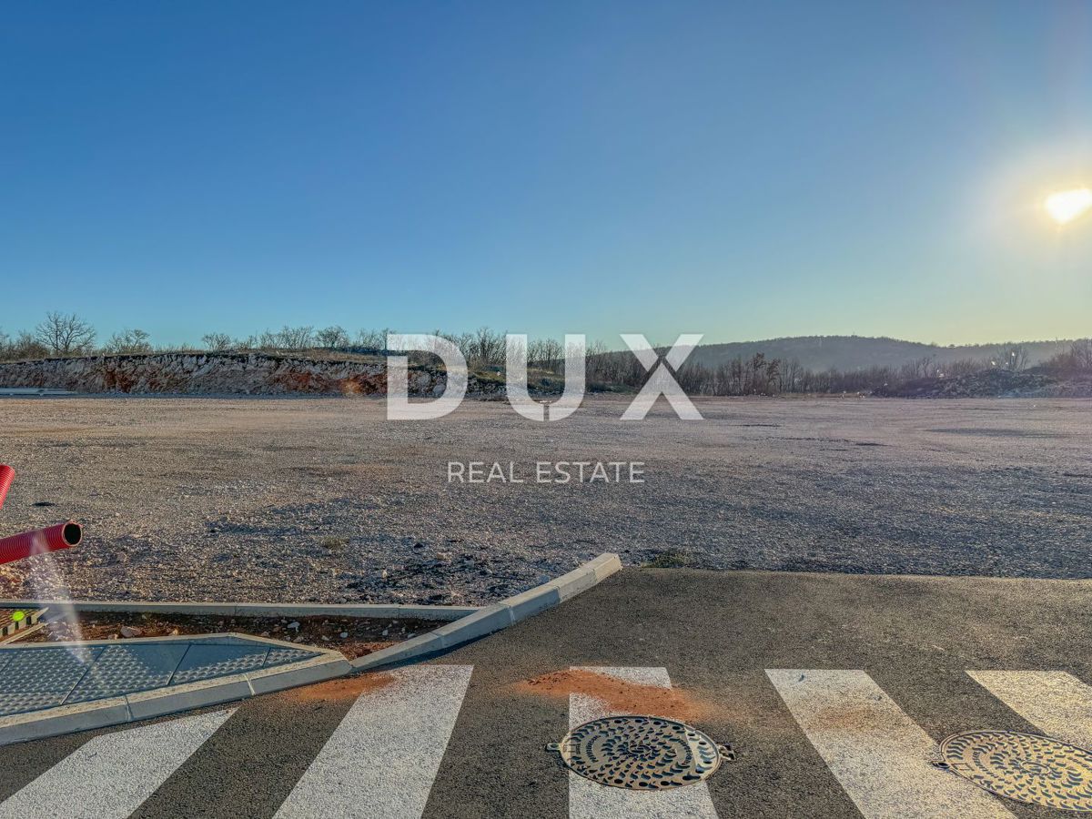 RIJEKA, KUKULJANOVO – Nuovo – Terreno di 2350 m2 nel centro della zona industriale con permesso di costruire