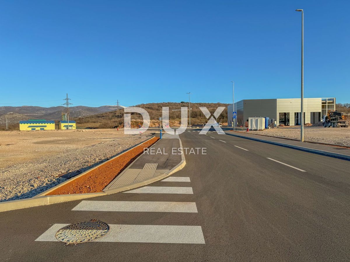 RIJEKA, KUKULJANOVO – Nuovo – Terreno di 2350 m2 nel centro della zona industriale con permesso di costruire