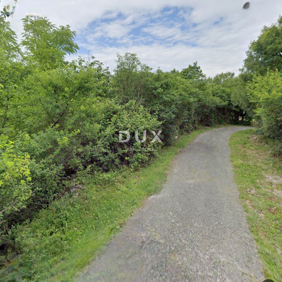 RIJEKA, GROBNIK - terreno edificabile 1650m2 per una casa familiare/appartamenti/per case in affitto o per le vacanze con piscina