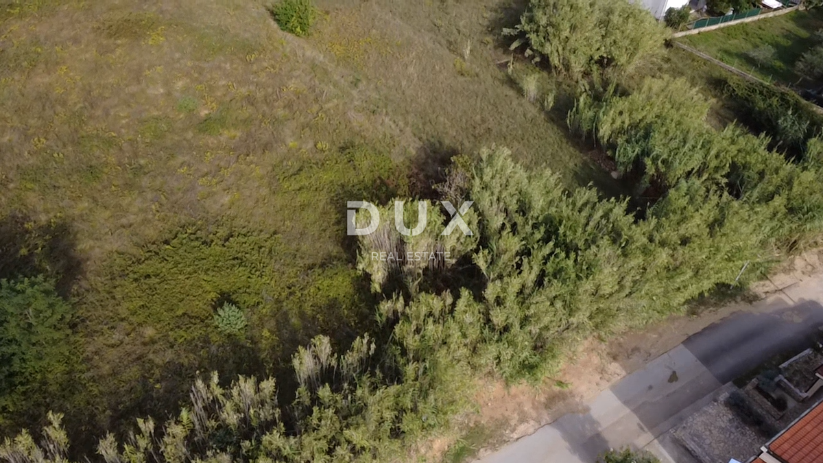 ZADAR, PRIVLAKA - Terreno edificabile a 150 metri dal mare!