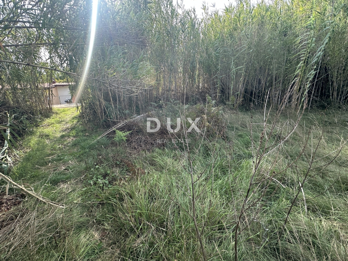 ZADAR, PRIVLAKA - Terreno edificabile a 150 metri dal mare!