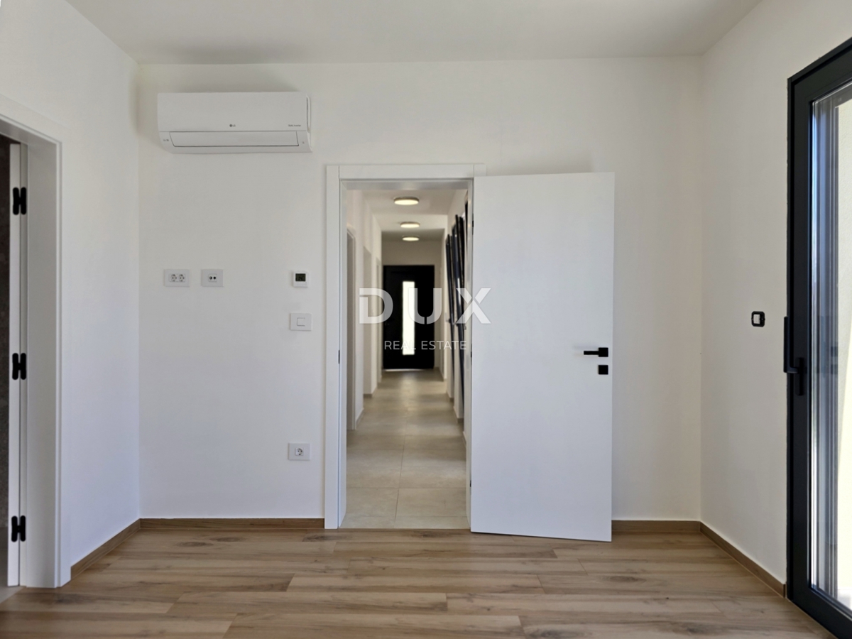 ISTRIA, ŽMINJ - Casa dal design moderno con piscina